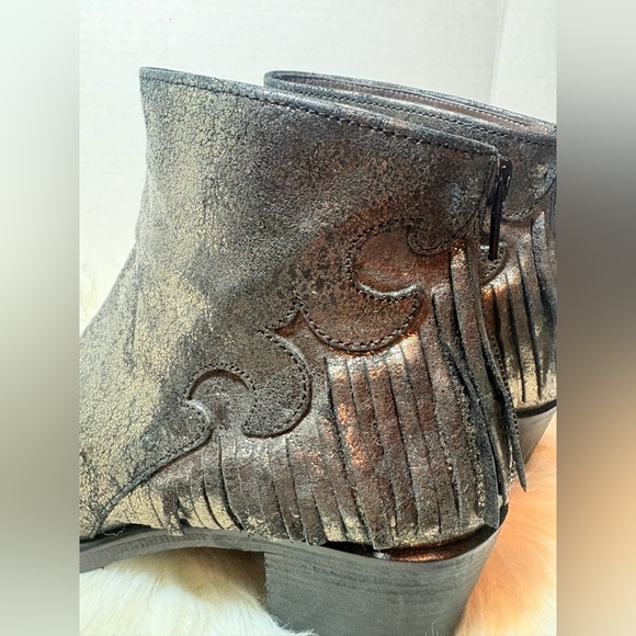 GIANLUCA TOMBOLINI Silver Metallic Leather Fringe Ankle Boots - Picture 9 of 9